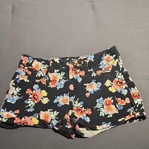 SO Black Jean Shorts with Relaxed Fit and Floral Design
